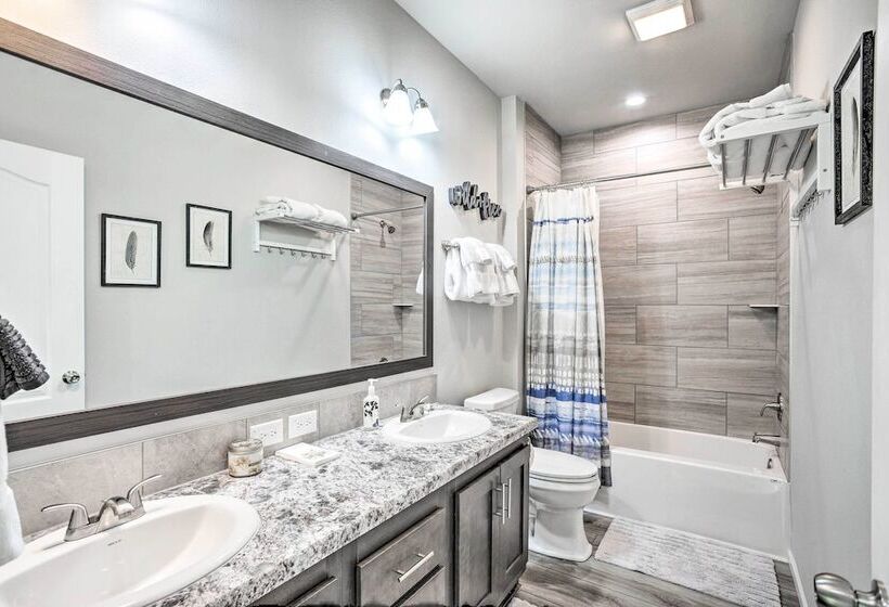 Magnificent Gypsum Retreat On The Colorado River!