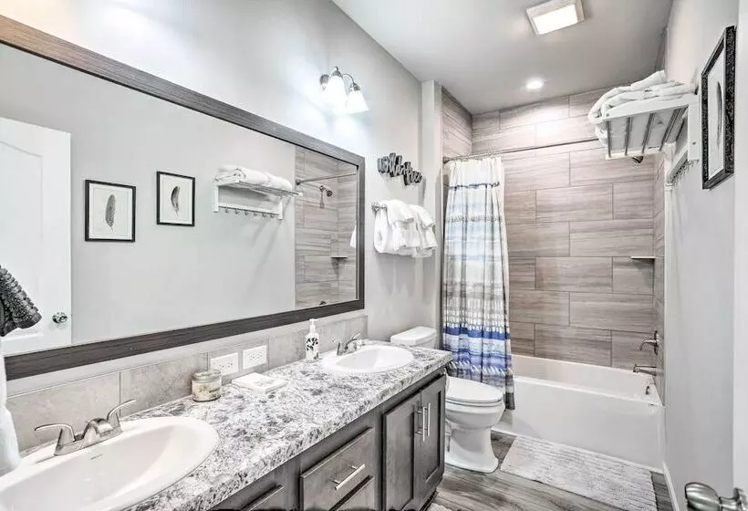 Magnificent Gypsum Retreat On The Colorado River!