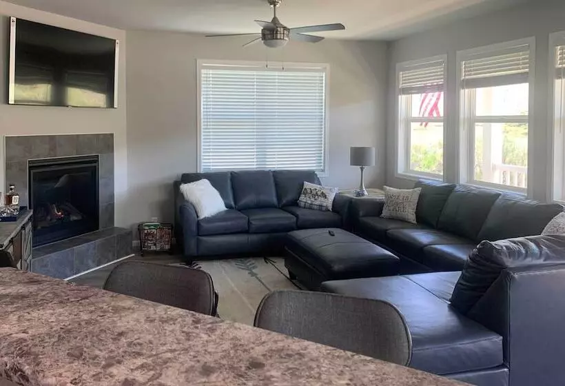 Magnificent Gypsum Retreat On The Colorado River!