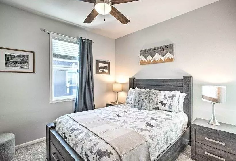 Magnificent Gypsum Retreat On The Colorado River!