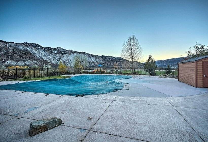 Magnificent Gypsum Retreat On The Colorado River!