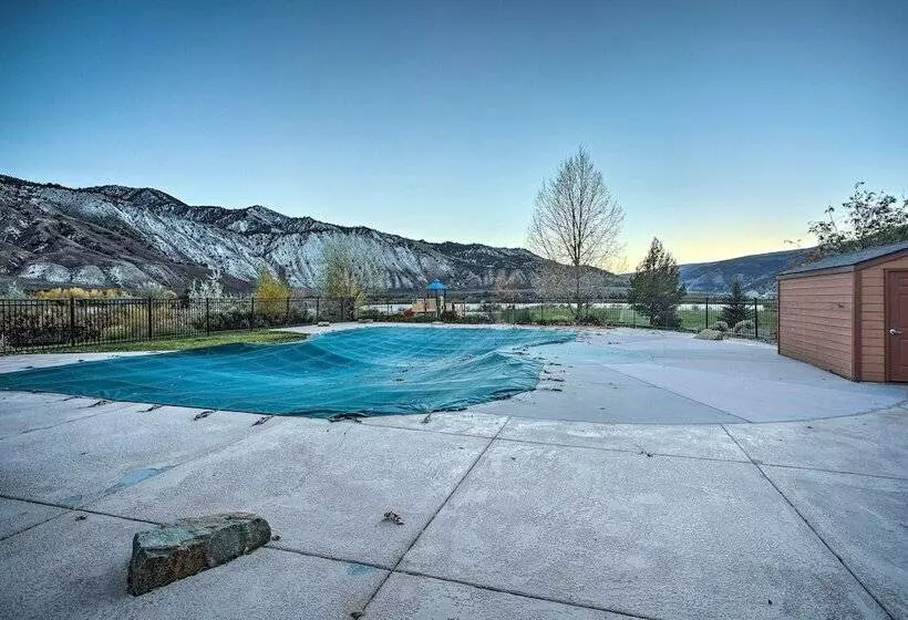 Magnificent Gypsum Retreat On The Colorado River!