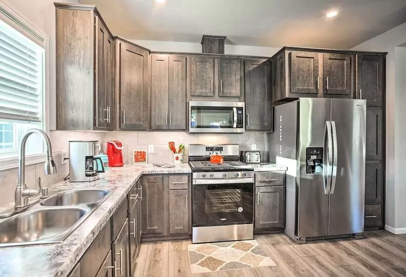 Magnificent Gypsum Retreat On The Colorado River!