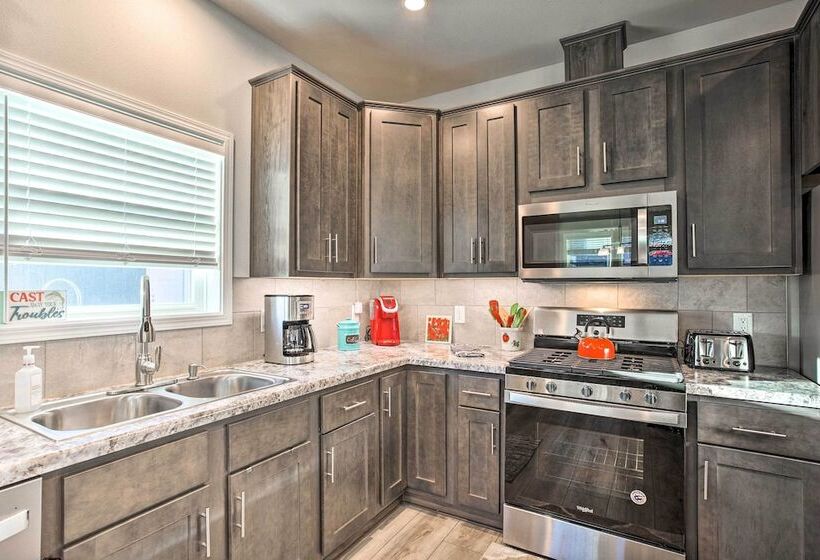 Magnificent Gypsum Retreat On The Colorado River!