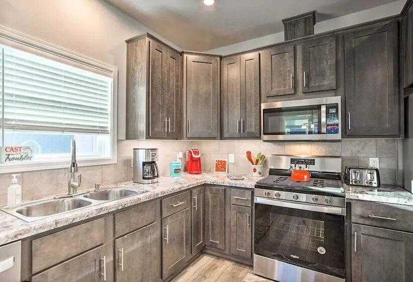 Magnificent Gypsum Retreat On The Colorado River!