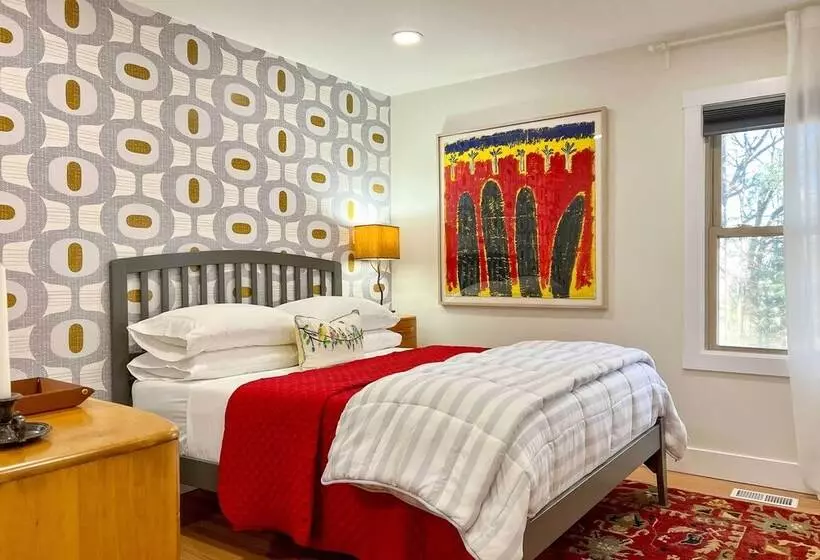 Modern Home W/ Hot Tub & Deck In Asheville!