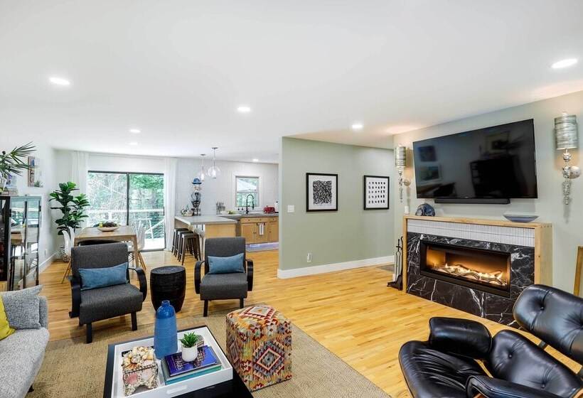 Modern Home W/ Hot Tub & Deck In Asheville!