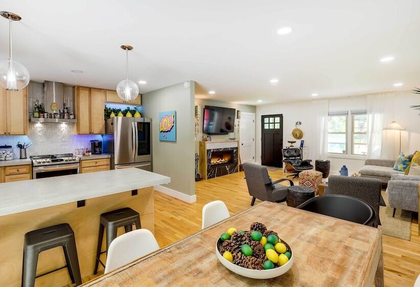 Modern Home W/ Hot Tub & Deck In Asheville!