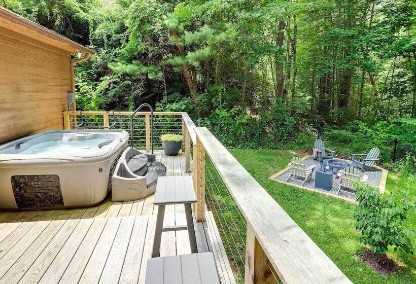 Modern Home W/ Hot Tub & Deck In Asheville!