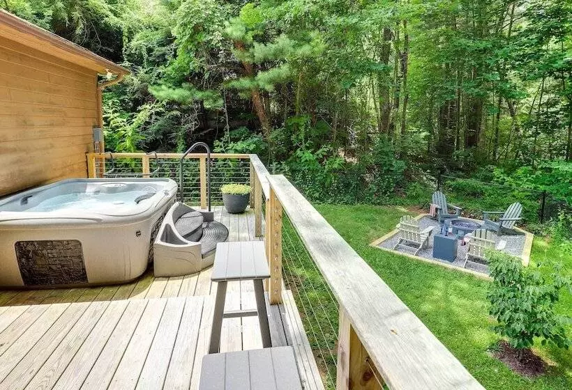 Modern Home W/ Hot Tub & Deck In Asheville!