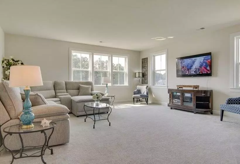 Modern Lewes Home W/ Deck, Grill + Pond View!