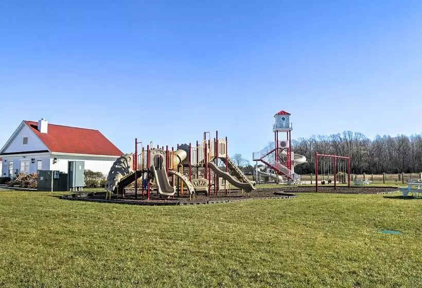 Modern Lewes Home W/ Deck, Grill + Pond View!