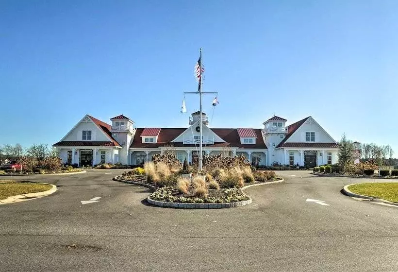 Modern Lewes Home W/ Deck, Grill + Pond View!