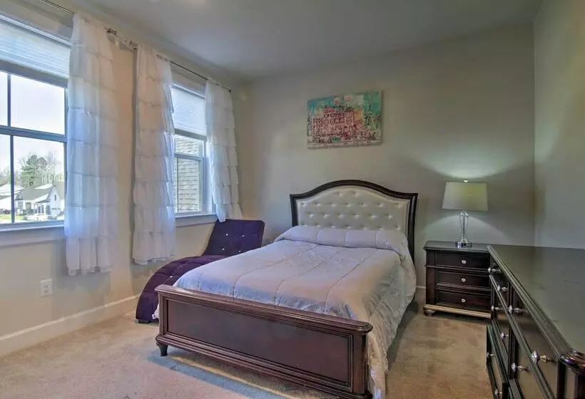 Modern Lewes Home W/ Deck, Grill + Pond View!