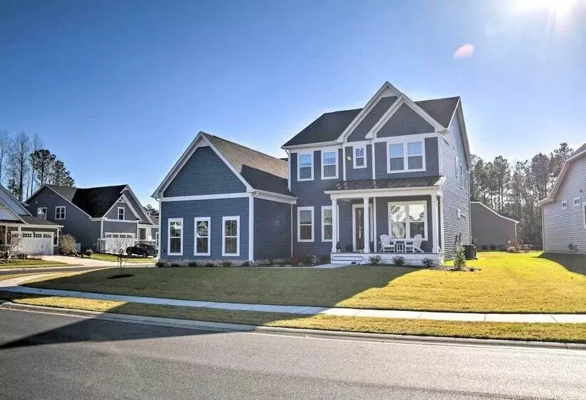 Modern Lewes Home W/ Deck, Grill + Pond View!