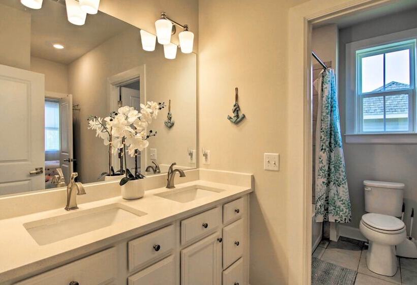 Modern Lewes Home W/ Deck, Grill + Pond View!