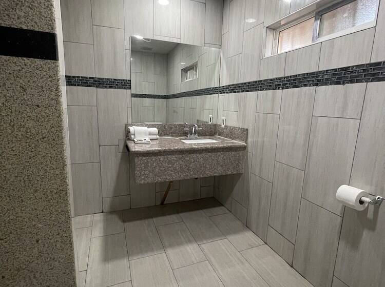 מוטל Economy Inn