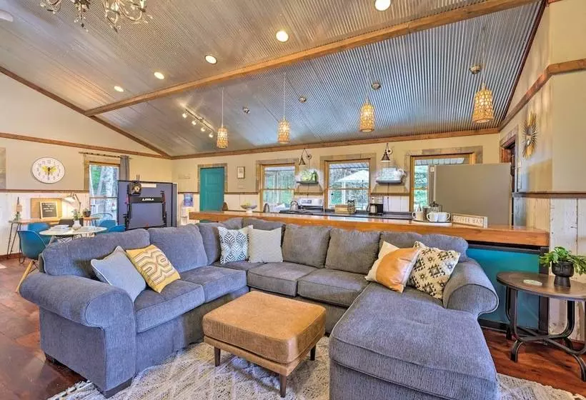 Pet Friendly Outdoor Paradise W/ Grill, Decks