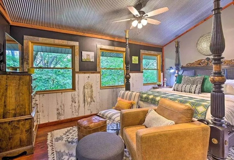 Pet Friendly Outdoor Paradise W/ Grill, Decks