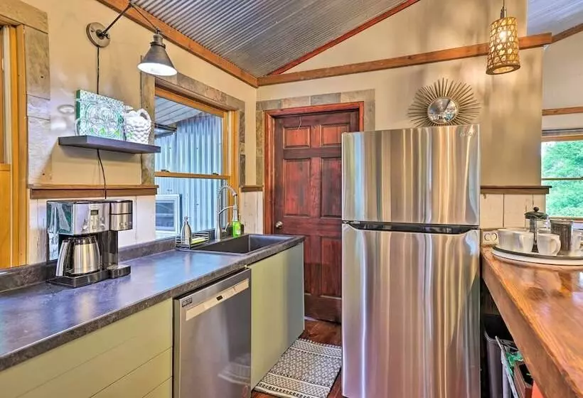 Pet Friendly Outdoor Paradise W/ Grill, Decks