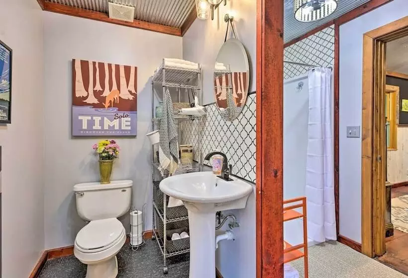 Pet Friendly Outdoor Paradise W/ Grill, Decks