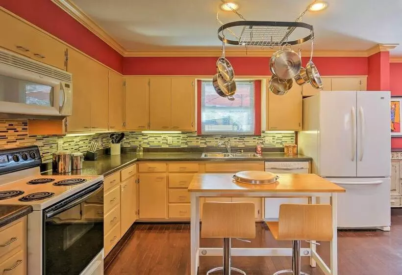 Pottsboro Home On 2 Acres W/ Hot Tub, Near Marina!