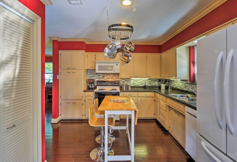 Pottsboro Home On 2 Acres W/ Hot Tub, Near Marina!