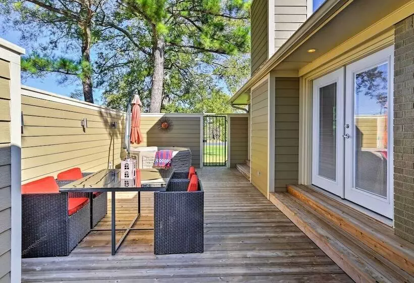 Pottsboro Home On 2 Acres W/ Hot Tub, Near Marina!