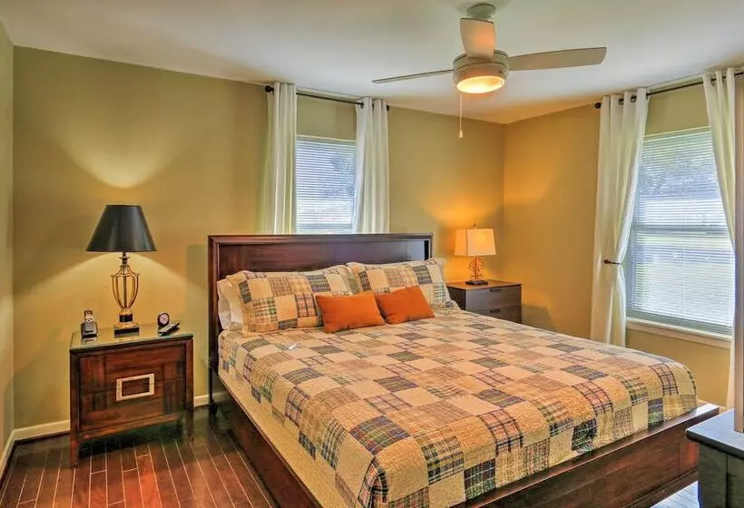 Pottsboro Home On 2 Acres W/ Hot Tub, Near Marina!