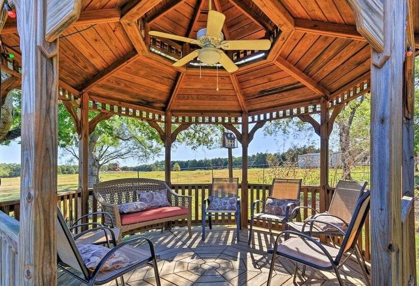 Pottsboro Home On 2 Acres W/ Hot Tub, Near Marina!