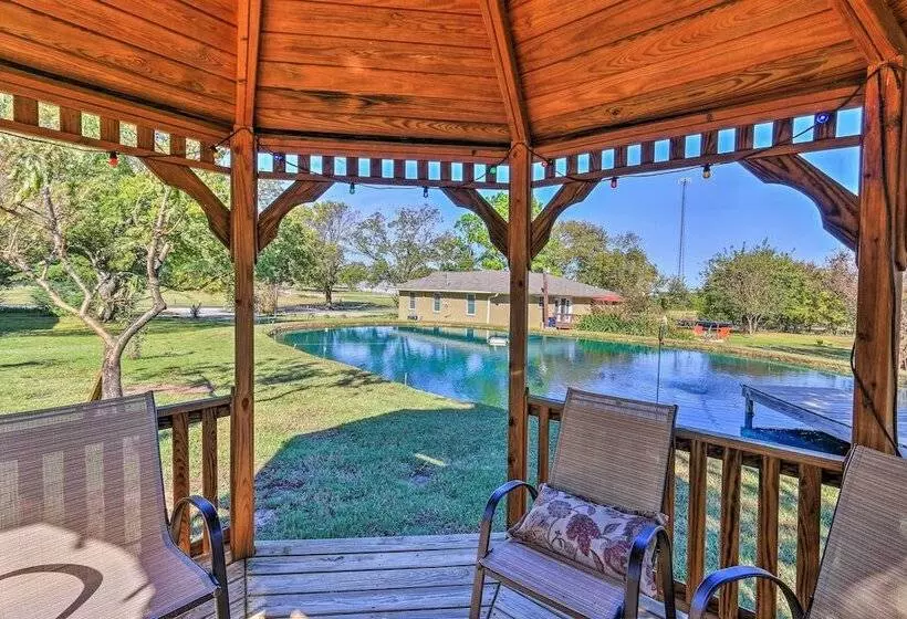 Pottsboro Home On 2 Acres W/ Hot Tub, Near Marina!