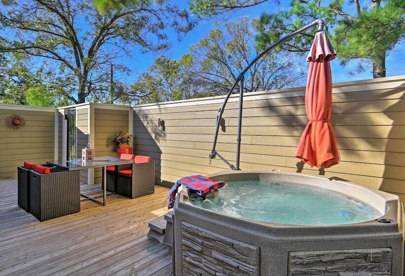 Pottsboro Home On 2 Acres W/ Hot Tub, Near Marina!