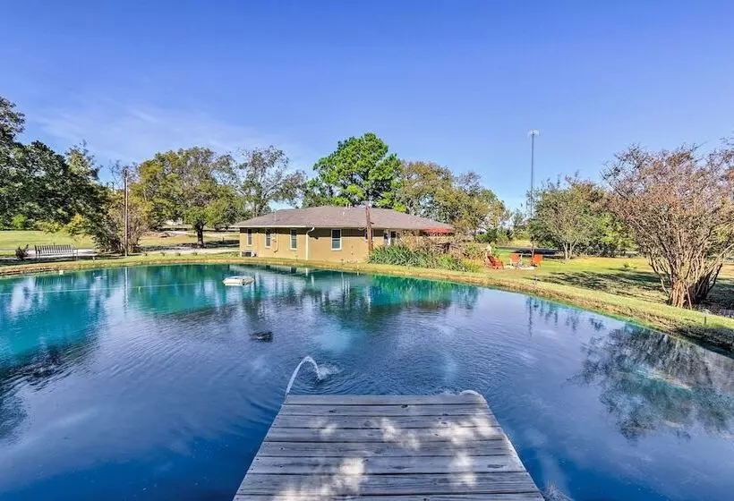 Pottsboro Home On 2 Acres W/ Hot Tub, Near Marina!