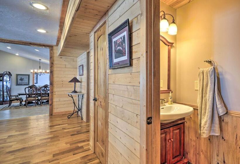 Private Powell Ranch Cabin W/ Mountain Views!