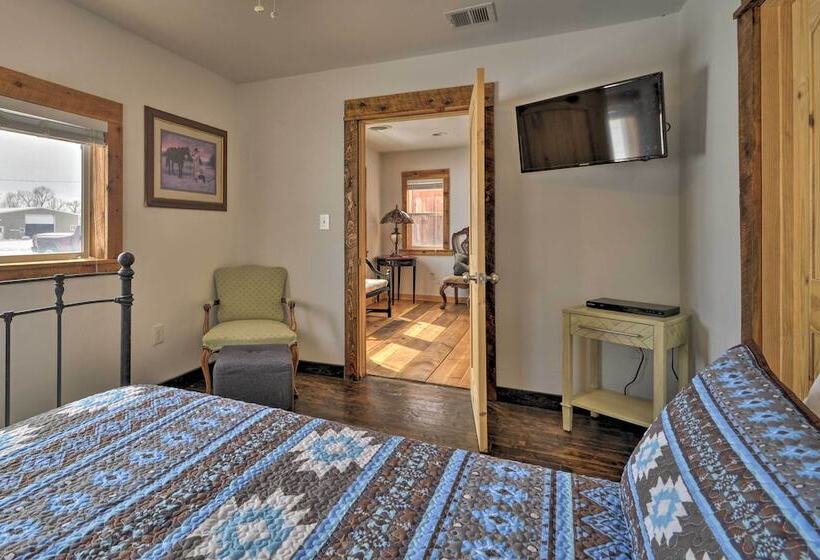 Private Powell Ranch Cabin W/ Mountain Views!