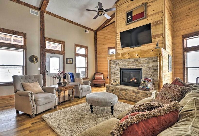 Private Powell Ranch Cabin W/ Mountain Views!