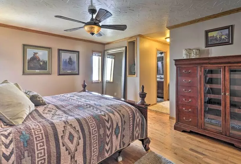 Private Powell Ranch Cabin W/ Mountain Views!