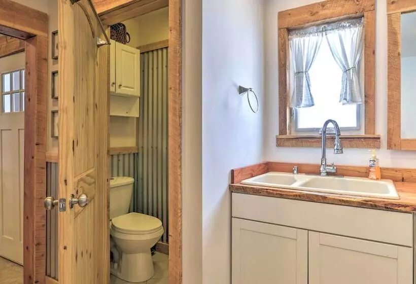 Private Powell Ranch Cabin W/ Mountain Views!