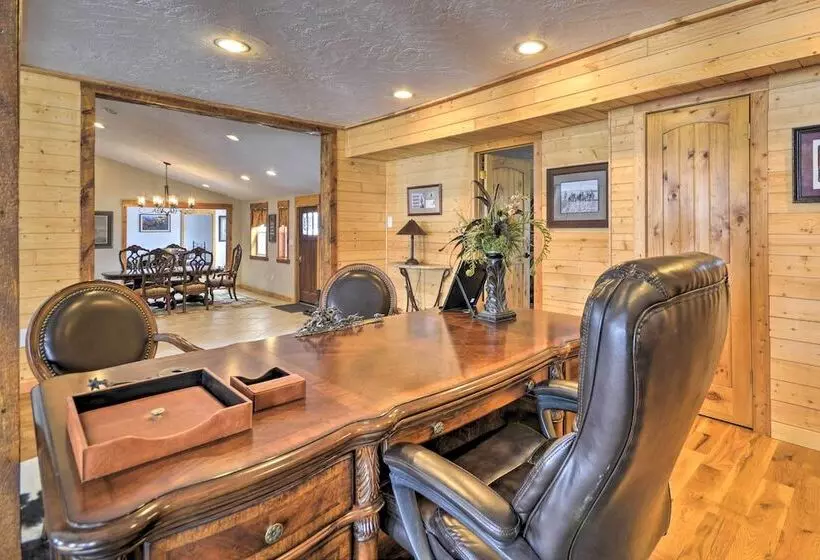 Private Powell Ranch Cabin W/ Mountain Views!