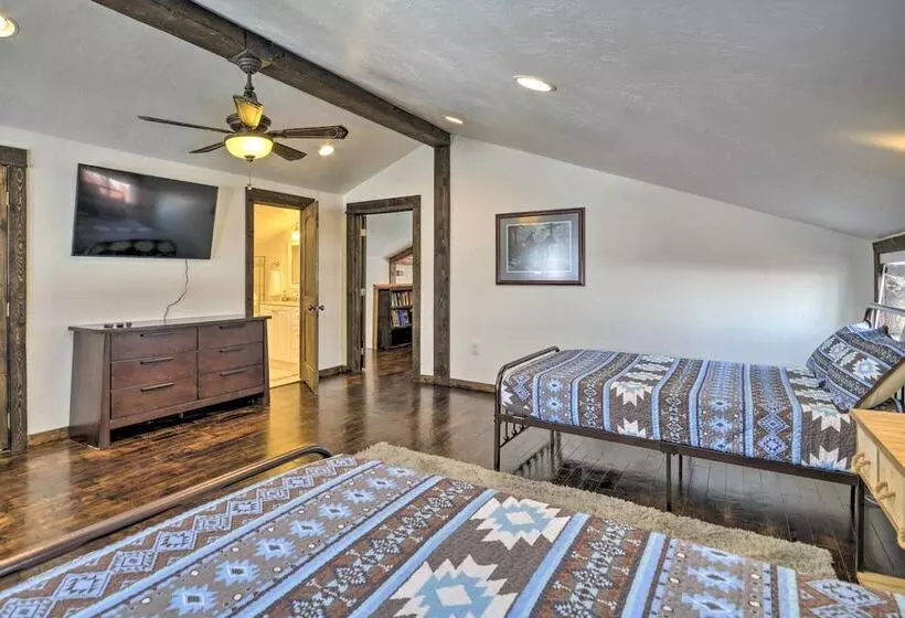 Private Powell Ranch Cabin W/ Mountain Views!