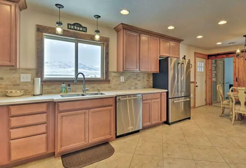 Private Powell Ranch Cabin W/ Mountain Views!