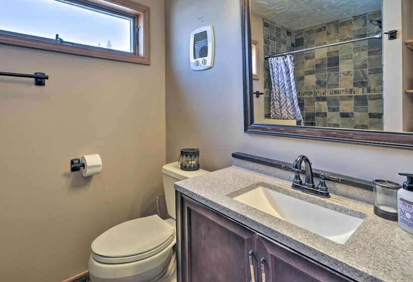 Private Powell Ranch Cabin W/ Mountain Views!