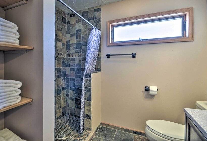 Private Powell Ranch Cabin W/ Mountain Views!