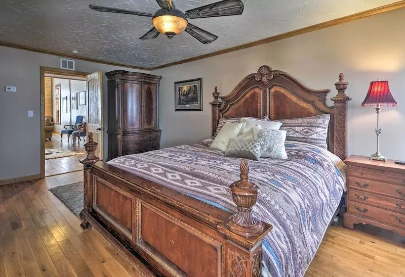 Private Powell Ranch Cabin W/ Mountain Views!