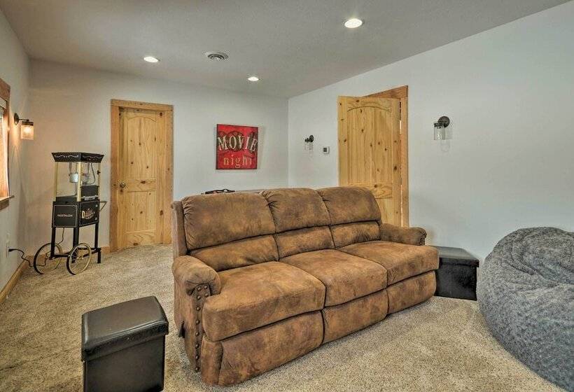 Private Powell Ranch Cabin W/ Mountain Views!