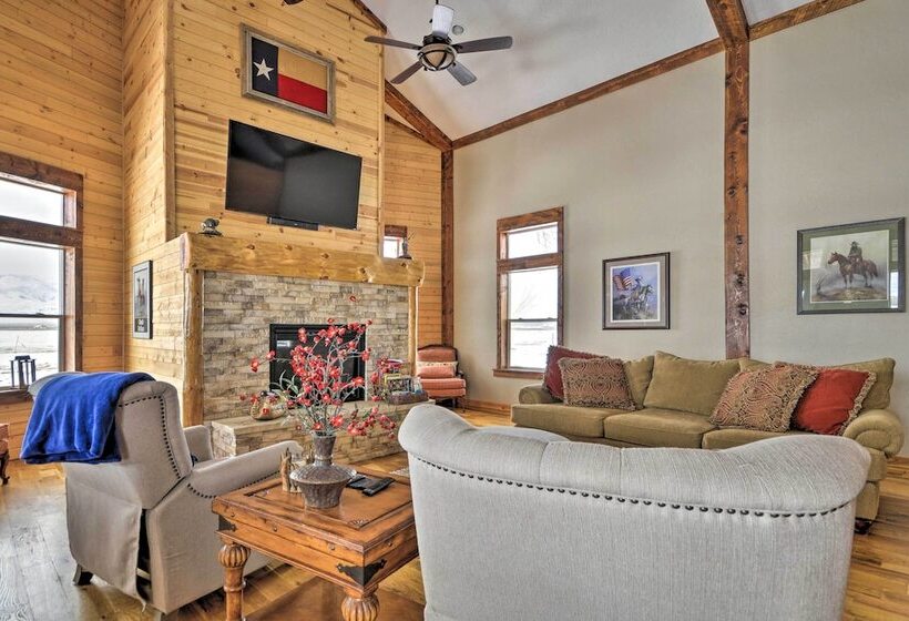 Private Powell Ranch Cabin W/ Mountain Views!