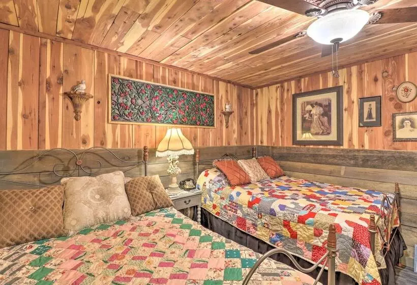 Quiet, Historic Manor: Located In Ghost Town!