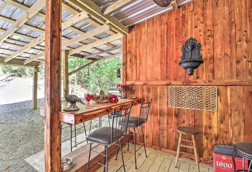 Quiet, Historic Manor: Located In Ghost Town!