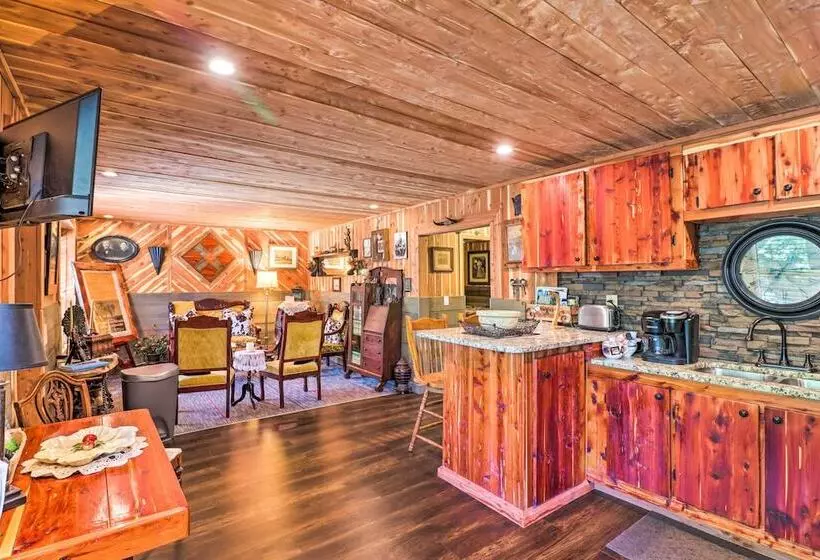 Quiet, Historic Manor: Located In Ghost Town!