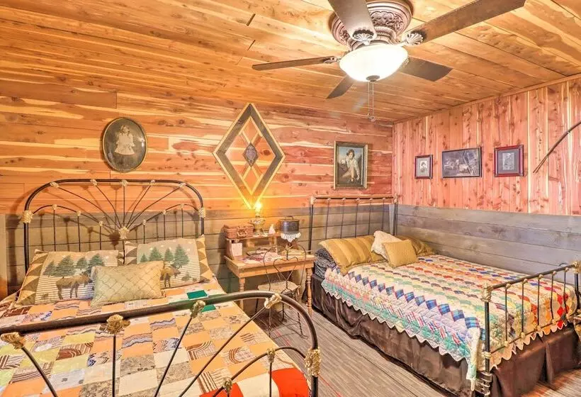 Quiet, Historic Manor: Located In Ghost Town!